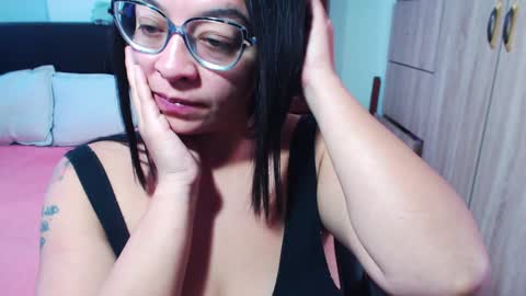 Snapshot of miia_big1boobs chatting on December 17, 6:31 pm miia big1boobs online show from December 17, 6:31 pm