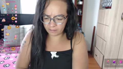 Snapshot of miia_big1boobs chatting on February 21, 5:53 pm miia big1boobs online show from February 21, 5:53 pm