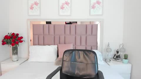 Snapshot of miia_palmerr chatting on February 16, 12:32 pm Mia online show from February 16, 12:32 pm