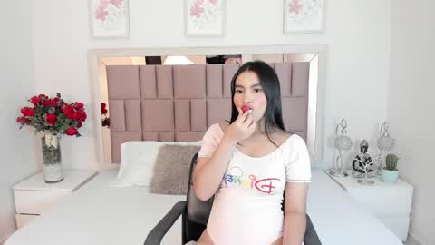 Snapshot of miia_palmerr chatting on March 3, 7:14 pm Mia online show from March 3, 7:14 pm