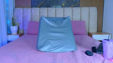 miia scoott  online show from March 5, 12:23 pm