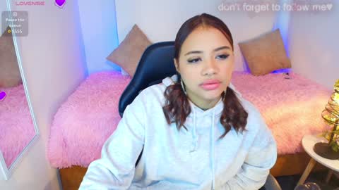 Snapshot of miiaa7_ chatting on December 26, 8:53 pm Ma is my name I invite you to check out my wish list for my birthday online show from December 26, 8:53 pm