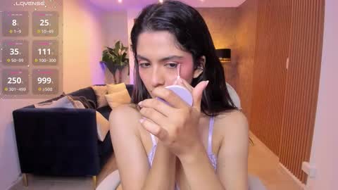 Mia online show from October 30, 11:22 am