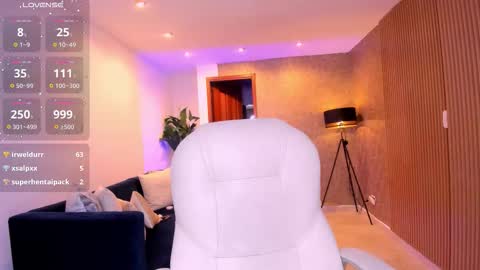 Mia online show from September 27, 11:50 am