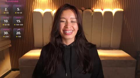 miiaa_evans1 online show from April 14, 8:09 pm