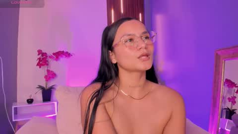 Mia  online show from March 20, 6:35 pm