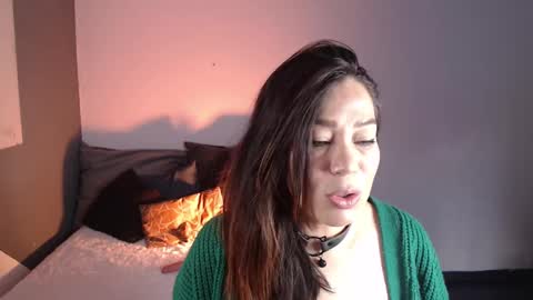 miiaawallace online show from February 9, 1:14 pm