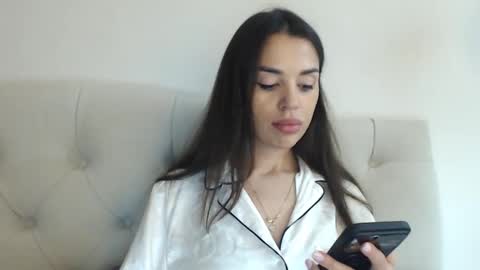 Snapshot of mika_gold7 chatting on October 1, 6:02 pm Mika online show from October 1, 6:02 pm