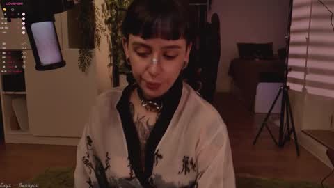 mika_moon_ online show from September 19, 5:45 pm