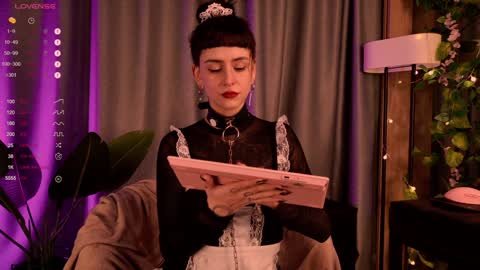 mika_moon_ online show from December 16, 8:05 pm