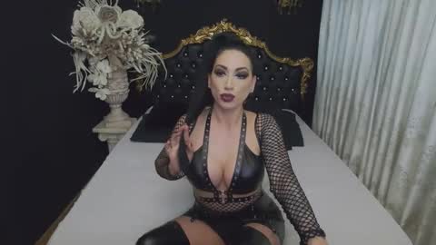 Mikaela online show from November 15, 8:15 am