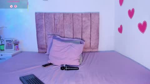 Snapshot of mila_1wood chatting on September 29, 12:43 pm mila_1wood online show from September 29, 12:43 pm