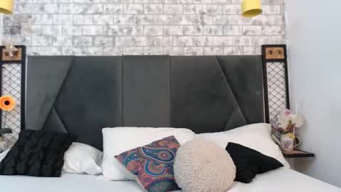 mila_adamss online show from December 18, 10:42 am