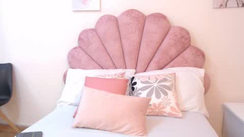mila_adamss online show from June 1, 6:20 pm