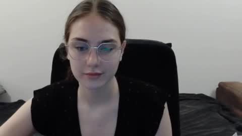 mila_keyy online show from January 13, 9:19 pm