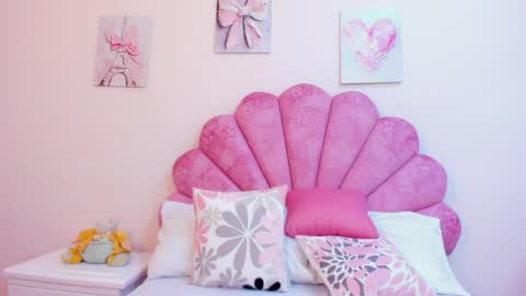 mila online show from June 4, 3:05 pm
