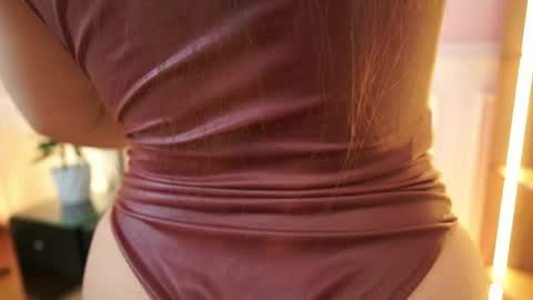 milacrave online show from April 21, 11:39 am