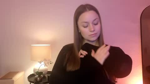 Snapshot of milafleur chatting on January 31, 8:32 am Mila Fleur online show from January 31, 8:32 am