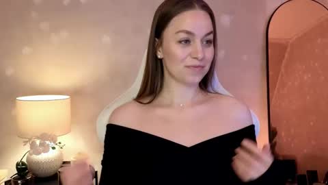 Snapshot of milafleur chatting on October 4, 2:22 pm Mila Fleur online show from October 4, 2:22 pm