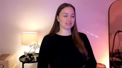 Snapshot of milafleur chatting on February 25, 9:09 am Mila Fleur online show from February 25, 9:09 am