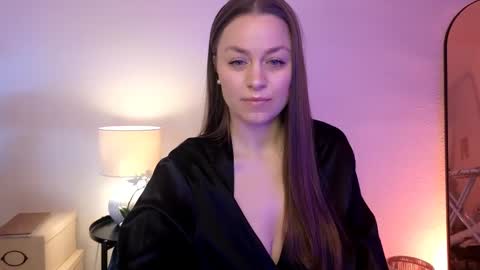 Snapshot of milafleur chatting on February 14, 9:24 am Mila Fleur online show from February 14, 9:24 am