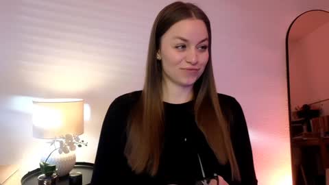 Snapshot of milafleur chatting on January 8, 8:27 am Mila Fleur online show from January 8, 8:27 am