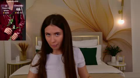 milaleoneli online show from March 29, 3:11 pm