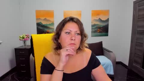 Snapshot of milana_blake chatting on October 1, 12:43 pm Milana online show from October 1, 12:43 pm