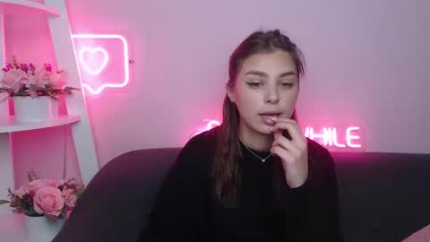 milanaangelas online show from March 1, 5:42 am