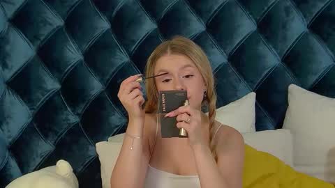 MilanaBalmain online show from September 9, 1:33 pm