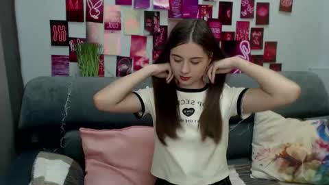 milanaroz online show from September 19, 4:55 am