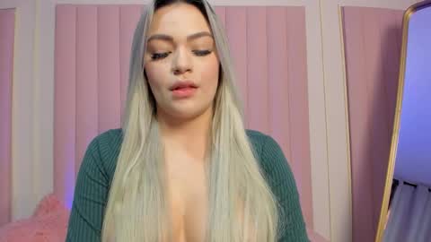 Sexy Mila  online show from November 10, 12:22 pm