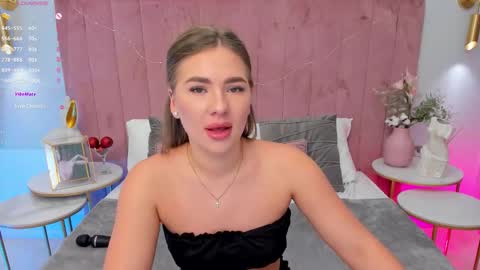 Mia online show from February 8, 7:12 am