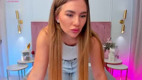Mia online show from June 3, 4:57 am