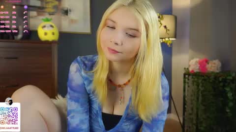 Snapshot of mildredbain chatting on March 4, 3:33 am Mila online show from March 4, 3:33 am