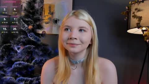 Snapshot of mildredbain chatting on December 20, 3:25 am Mila online show from December 20, 3:25 am