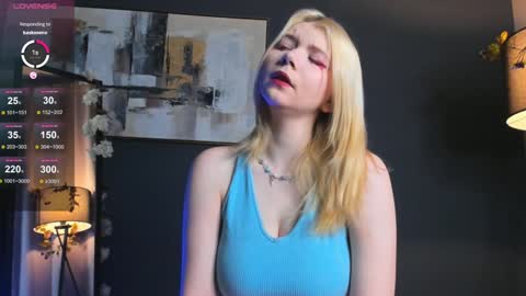 Snapshot of mildredbain chatting on December 14, 3:50 am Mila online show from December 14, 3:50 am