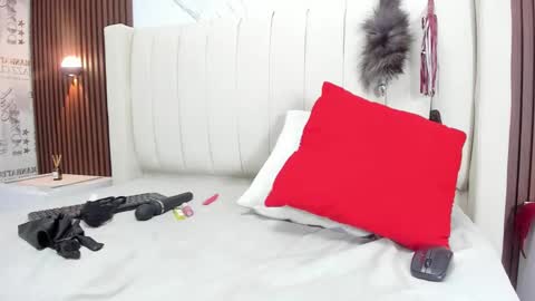 MILEY  online show from December 4, 5:42 am