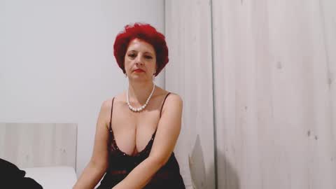 Snapshot of milffsupreme chatting on October 7, 11:47 am Milfsupreme online show from October 7, 11:47 am