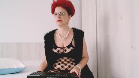 Snapshot of milffsupreme chatting on October 3, 12:10 pm Milfsupreme online show from October 3, 12:10 pm