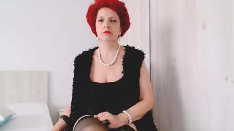 Snapshot of milffsupreme chatting on October 8, 11:47 am Milfsupreme online show from October 8, 11:47 am