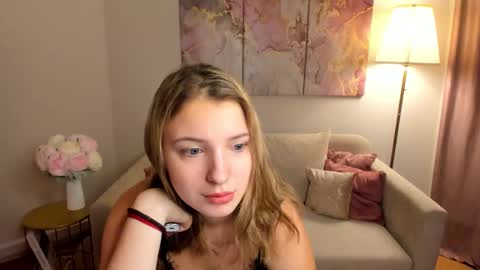 milinafox online show from November 28, 2:58 am