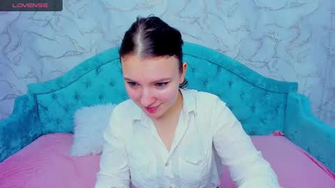 Snapshot of milinafox chatting on February 7, 1:25 am milinafox online show from February 7, 1:25 am