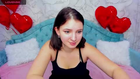 Snapshot of milinafox chatting on February 11, 7:54 am milinafox online show from February 11, 7:54 am