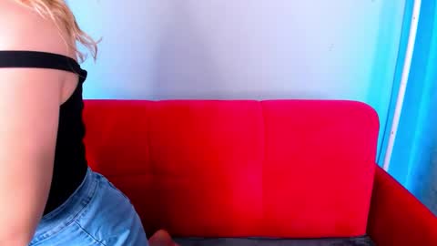 milkablond online show from February 13, 1:07 am