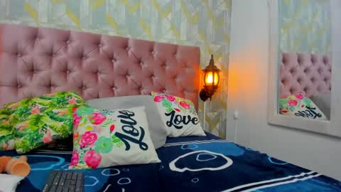 milky_lau_18 online show from February 1, 12:29 am