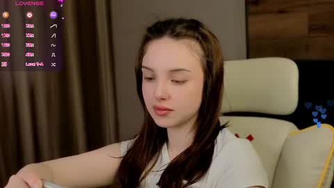 Kira online show from June 18, 2:33 pm