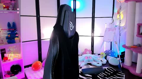 milky cute online show from March 30, 6:51 pm