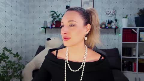 MillaXQueen online show from January 19, 3:52 pm