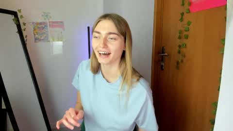 millie_lacroix online show from May 18, 2:45 pm